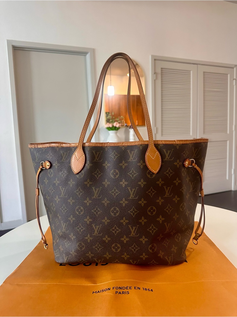 LOUIS VUITTON Monogram Neverfull MM Tote Bag w/ bag